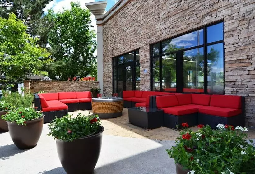 هتل Wood River Inn & Suite