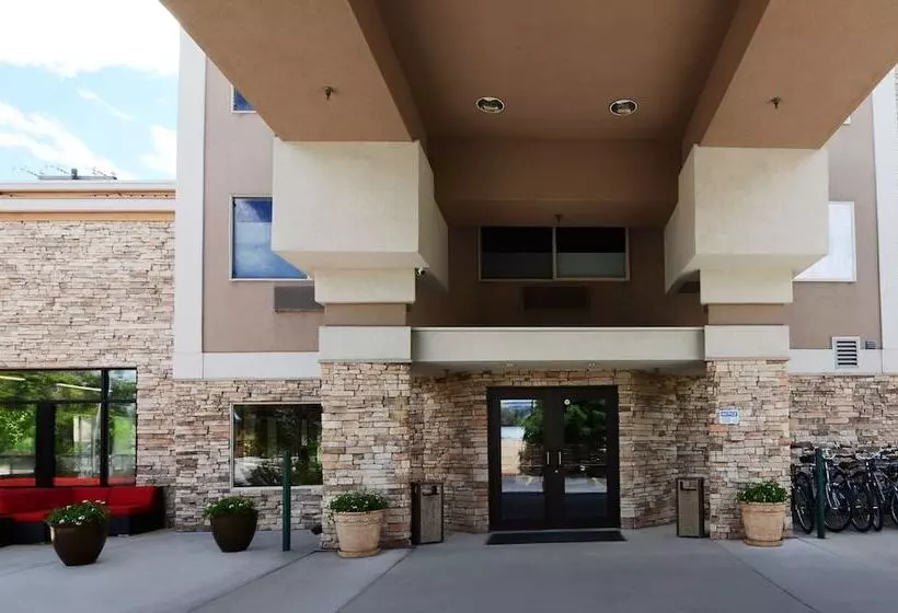 هتل Wood River Inn & Suite