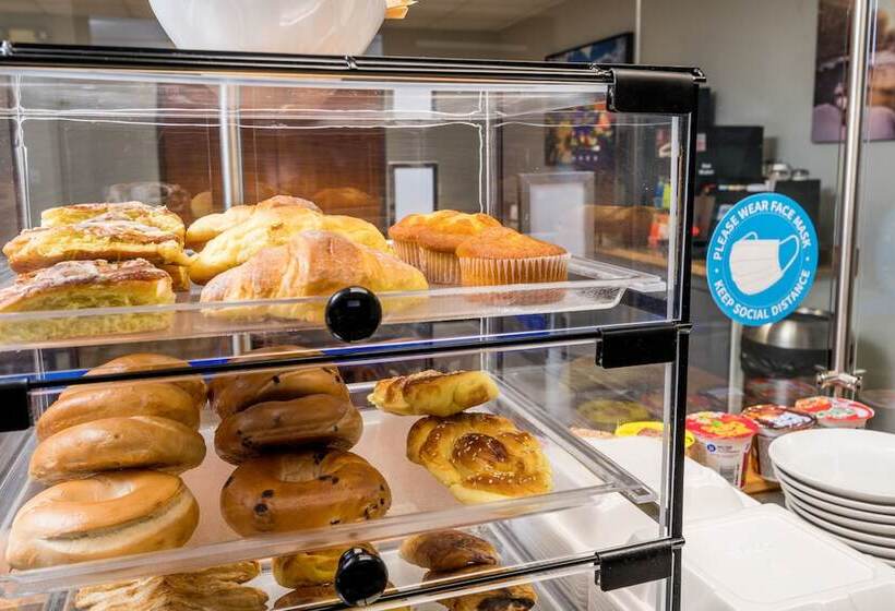 Otel Wood River Inn & Suite