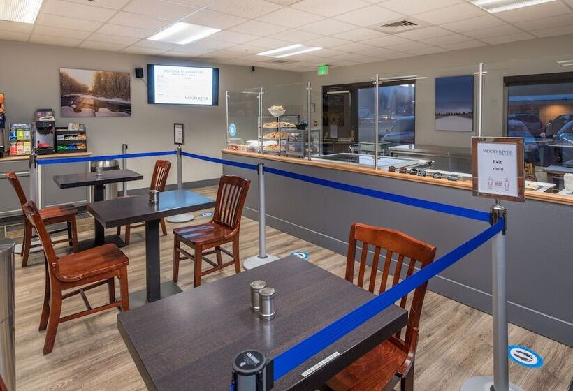 Otel Wood River Inn & Suite