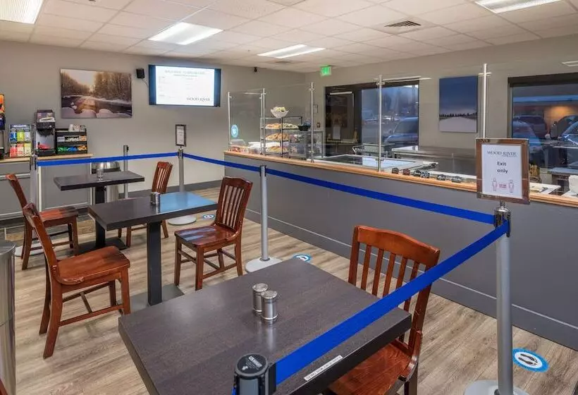 هتل Wood River Inn & Suite