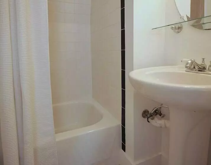 هتل Yankee Peddler Inn