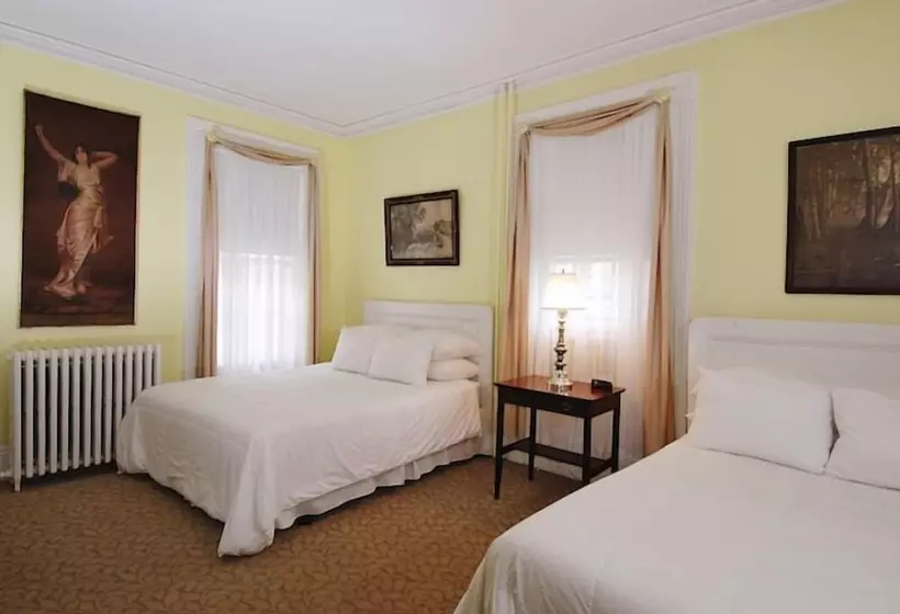 هتل Yankee Peddler Inn