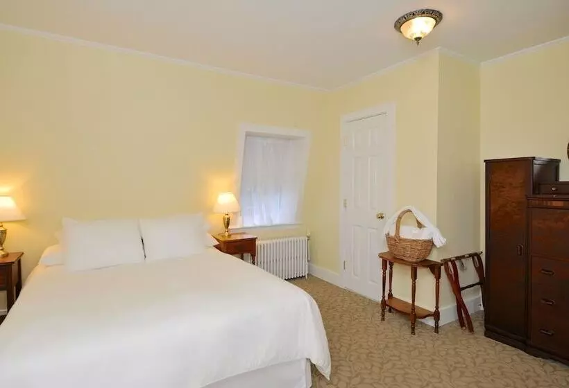 هتل Yankee Peddler Inn