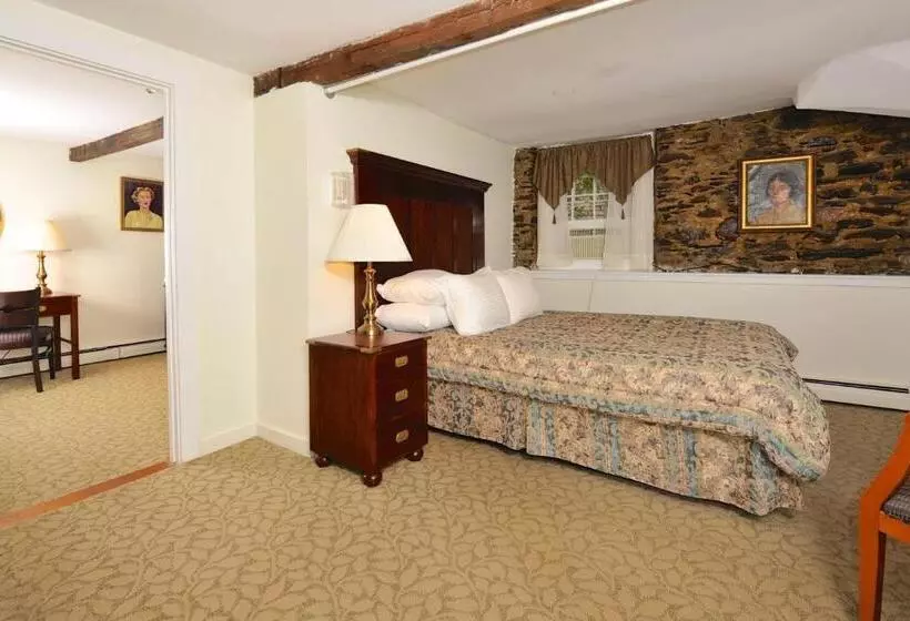 هتل Yankee Peddler Inn