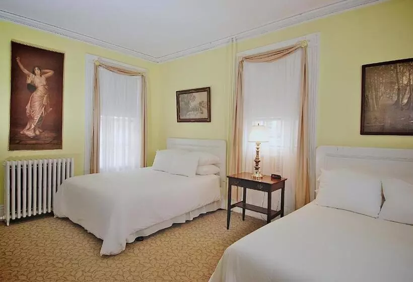 هتل Yankee Peddler Inn