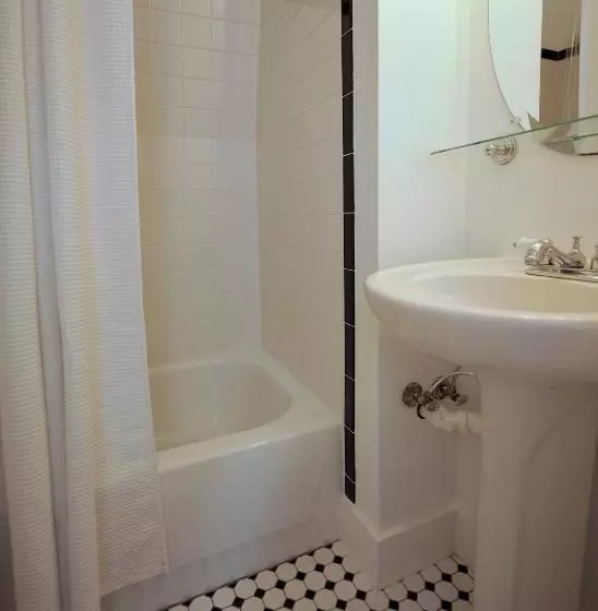 هتل Yankee Peddler Inn