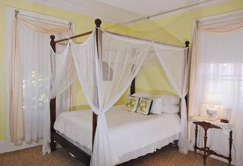 هتل Yankee Peddler Inn