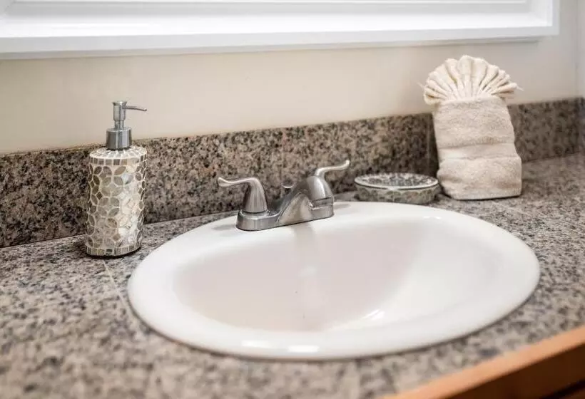 Lahaina Wonderful Condos