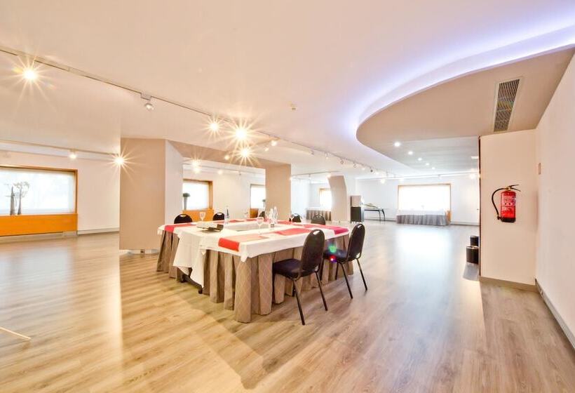 Aparthotel Atenea Valles