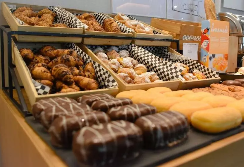 Aparthotel Atenea Valles