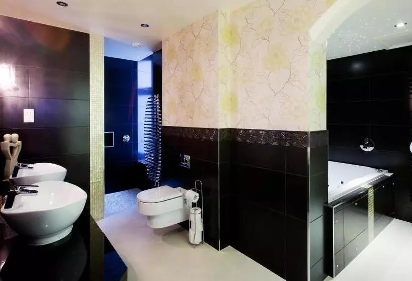 Applegarth Villa Hotel & Restaurant