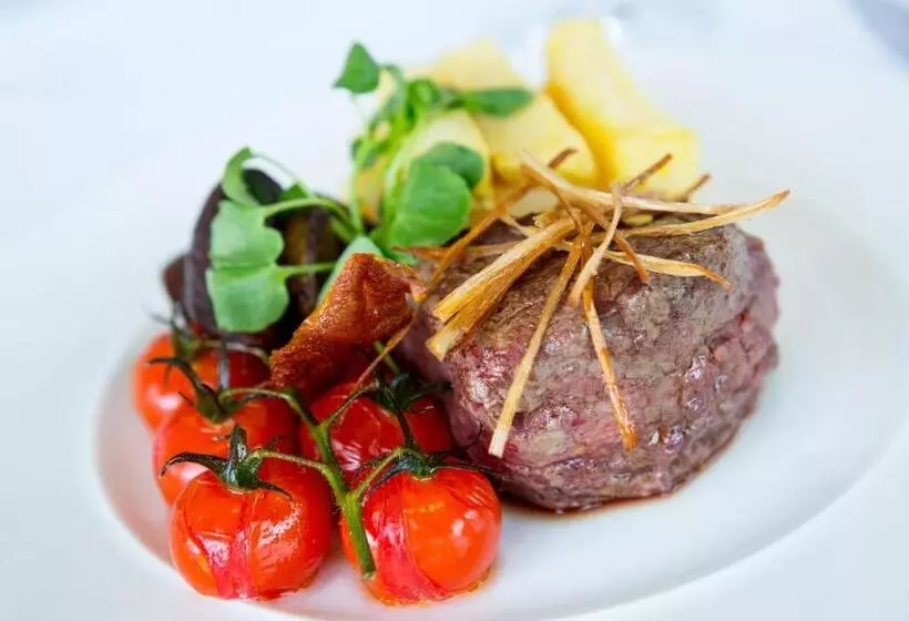 Applegarth Villa Hotel & Restaurant