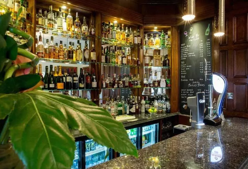 Applegarth Villa Hotel & Restaurant