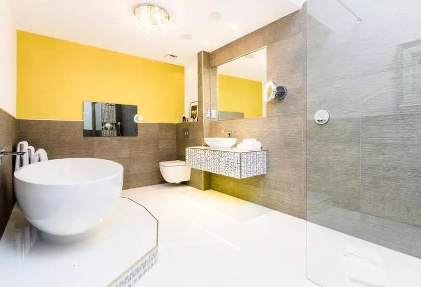 Applegarth Villa Hotel & Restaurant