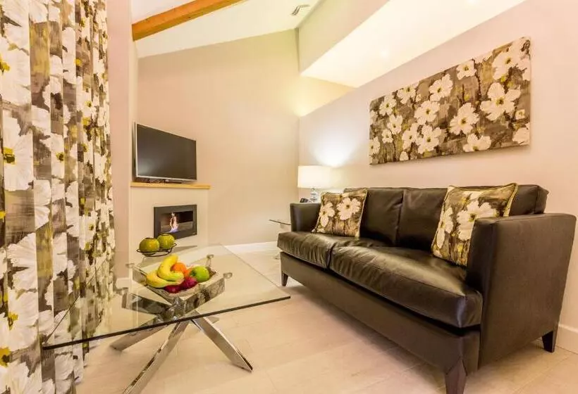 Applegarth Villa Hotel & Restaurant