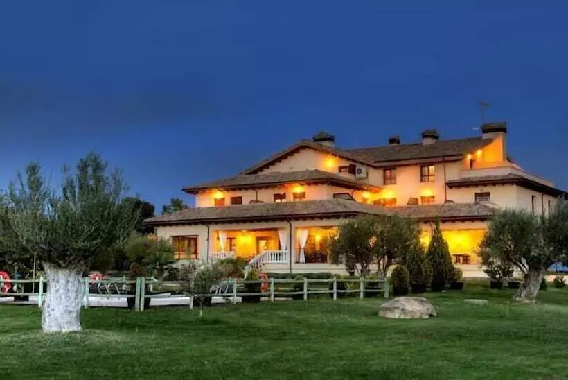 簡易ホテル Hostería De Guara