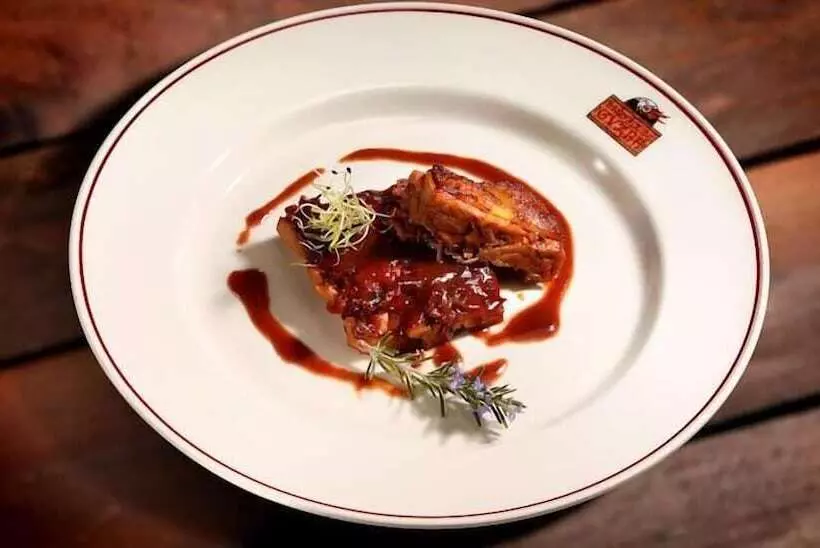 簡易ホテル Hostería De Guara