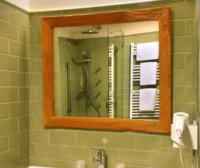 簡易ホテル Hostería De Guara