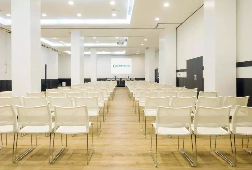 Отель Ilunion Suites Madrid