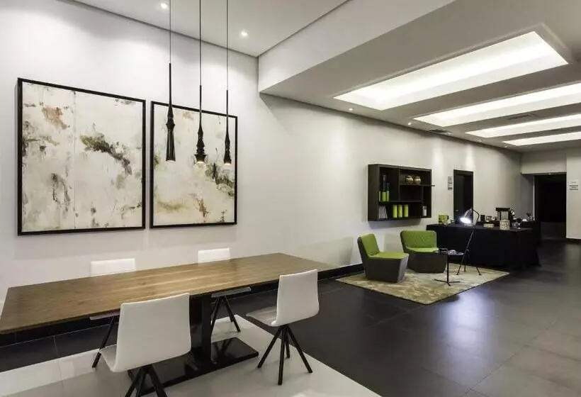 Отель Ilunion Suites Madrid