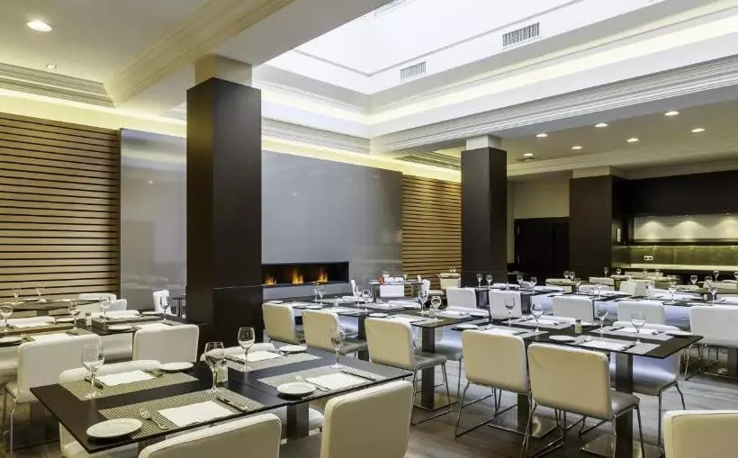 Отель Ilunion Suites Madrid