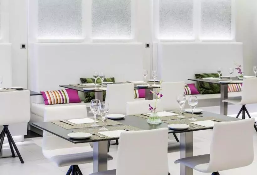 Отель Ilunion Suites Madrid