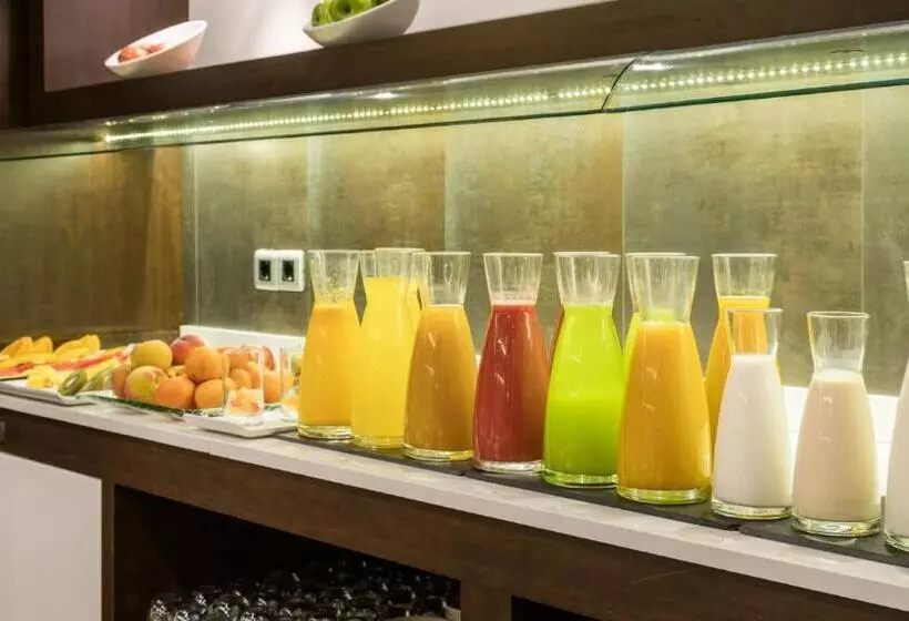 Отель Ilunion Suites Madrid