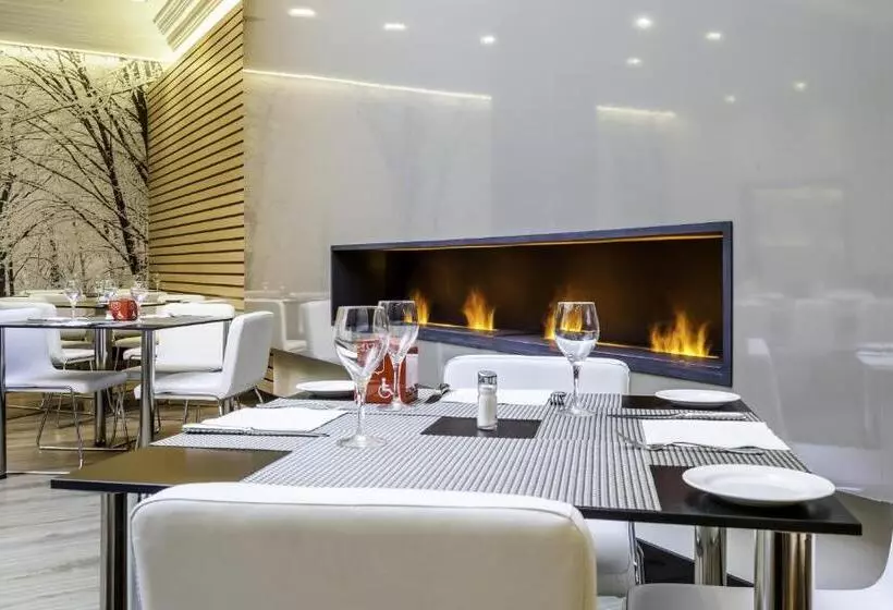 Отель Ilunion Suites Madrid