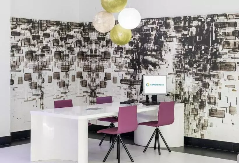 Отель Ilunion Suites Madrid