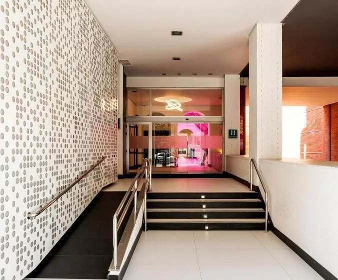 Отель Ilunion Suites Madrid