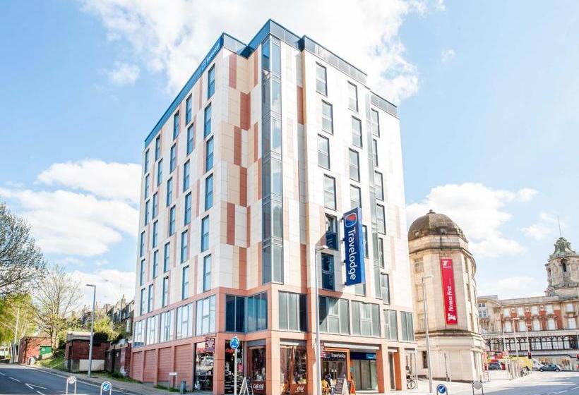 Отель Travelodge London Clapham Junction