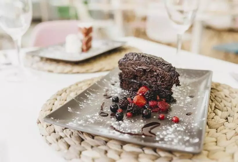 Tres Torres Atiram Hotels