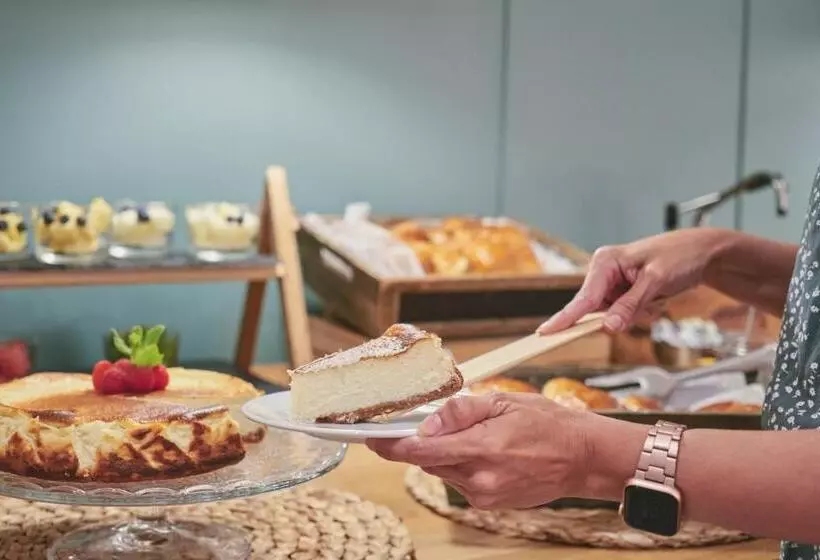 Tres Torres Atiram Hotels