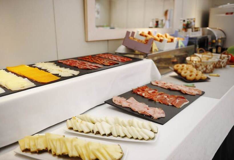 Tres Torres Atiram Hotels