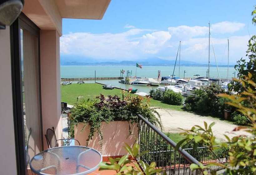 Yachting Hotel Mistral