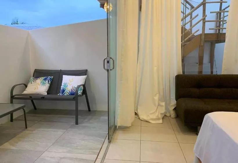 ホテル Quitumbe Sea Lodge   Zorritos