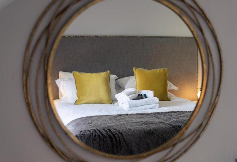 Sweeney Apartments & Rooms