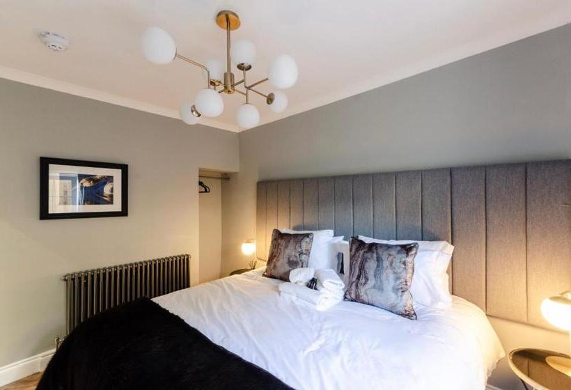 Sweeney Apartments & Rooms