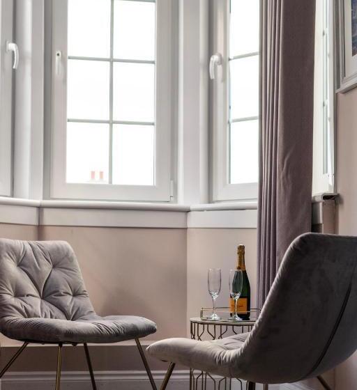 Sweeney Apartments & Rooms