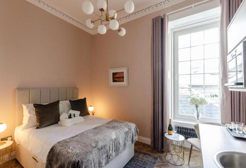 Sweeney Apartments & Rooms