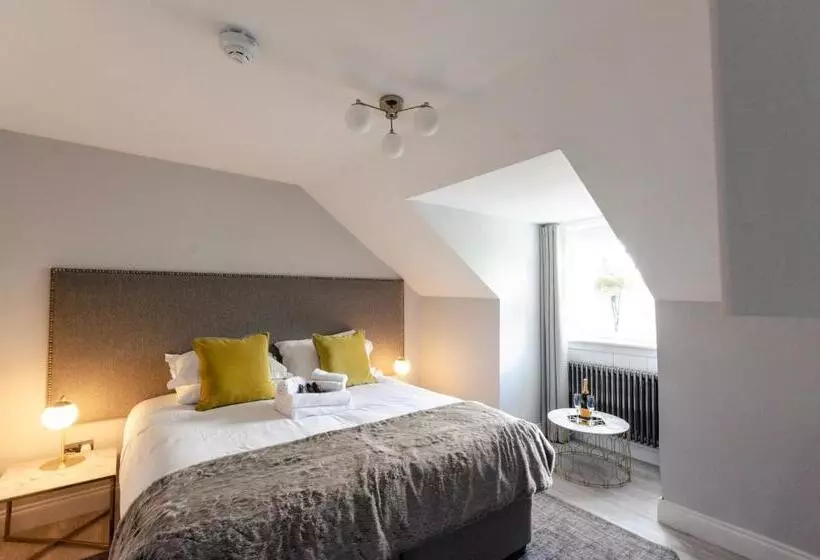 Sweeney Apartments & Rooms