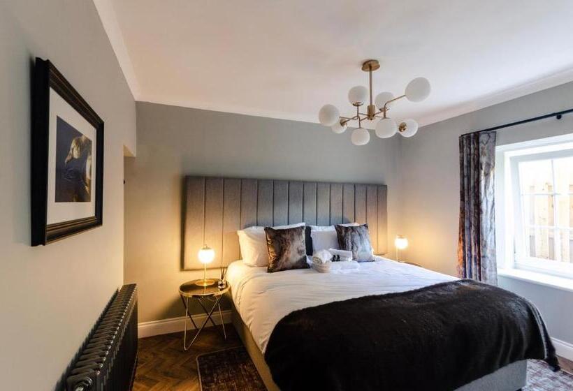 Sweeney Apartments & Rooms