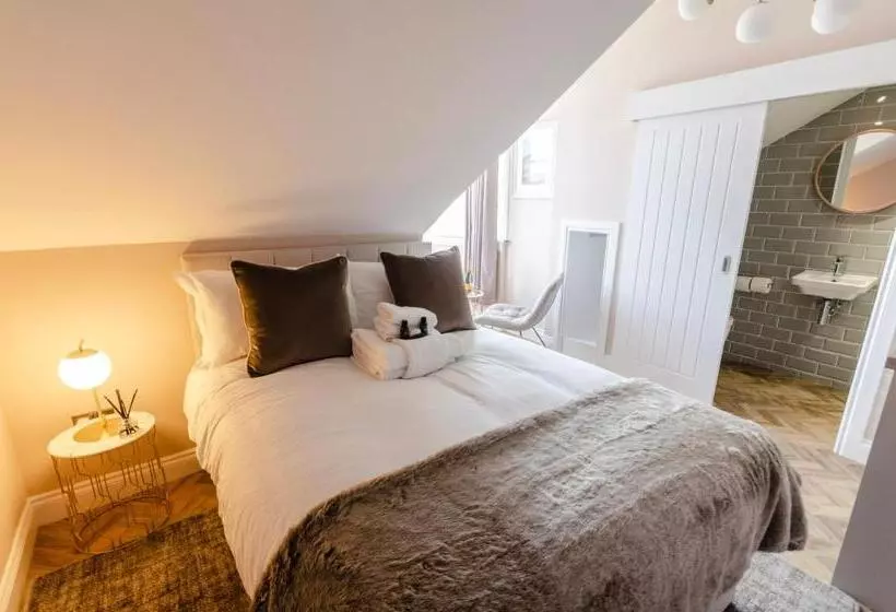 Sweeney Apartments & Rooms