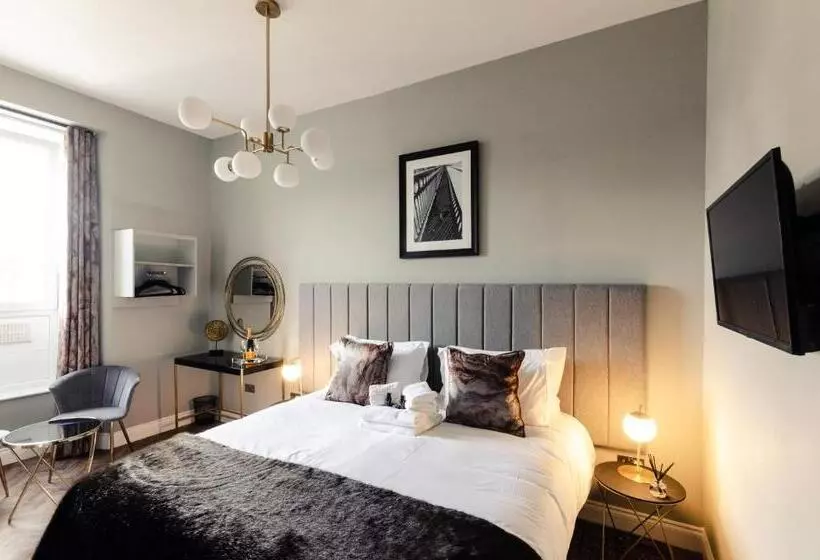 Sweeney Apartments & Rooms