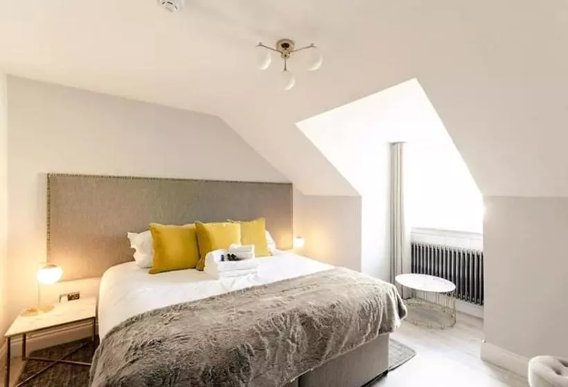 Sweeney Apartments & Rooms