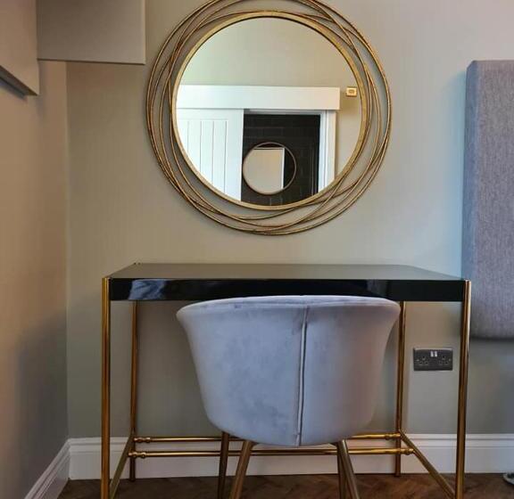 Sweeney Apartments & Rooms