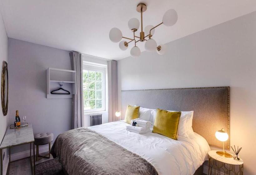 Sweeney Apartments & Rooms