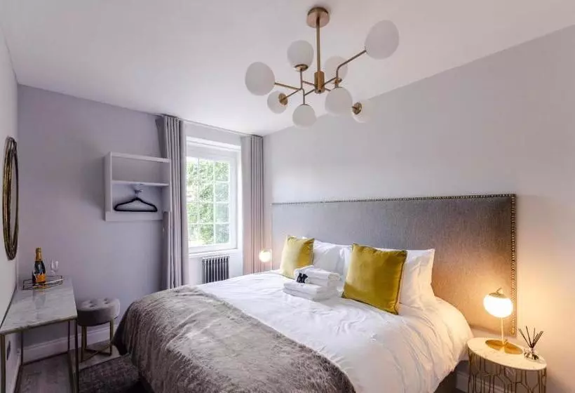 Sweeney Apartments & Rooms