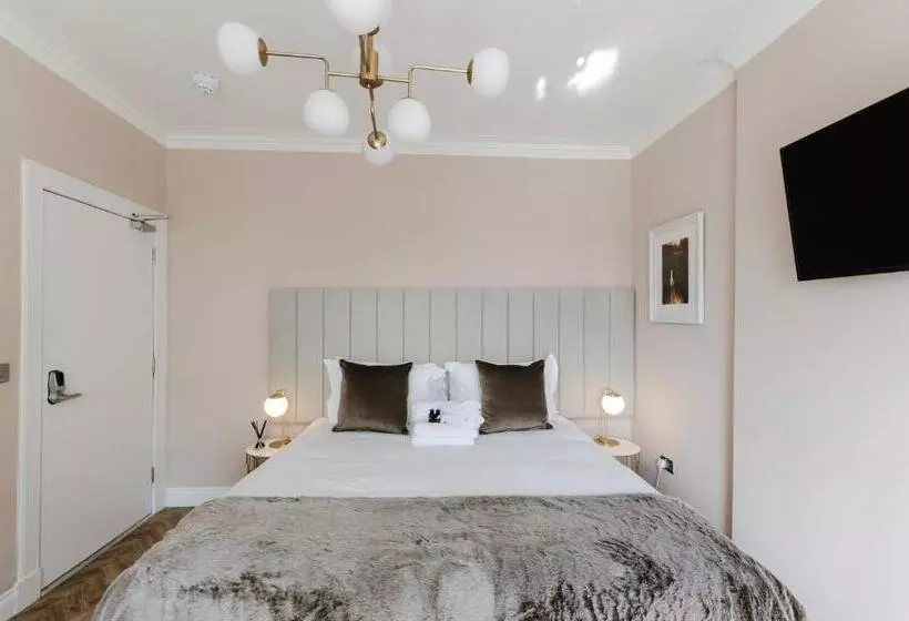 Sweeney Apartments & Rooms